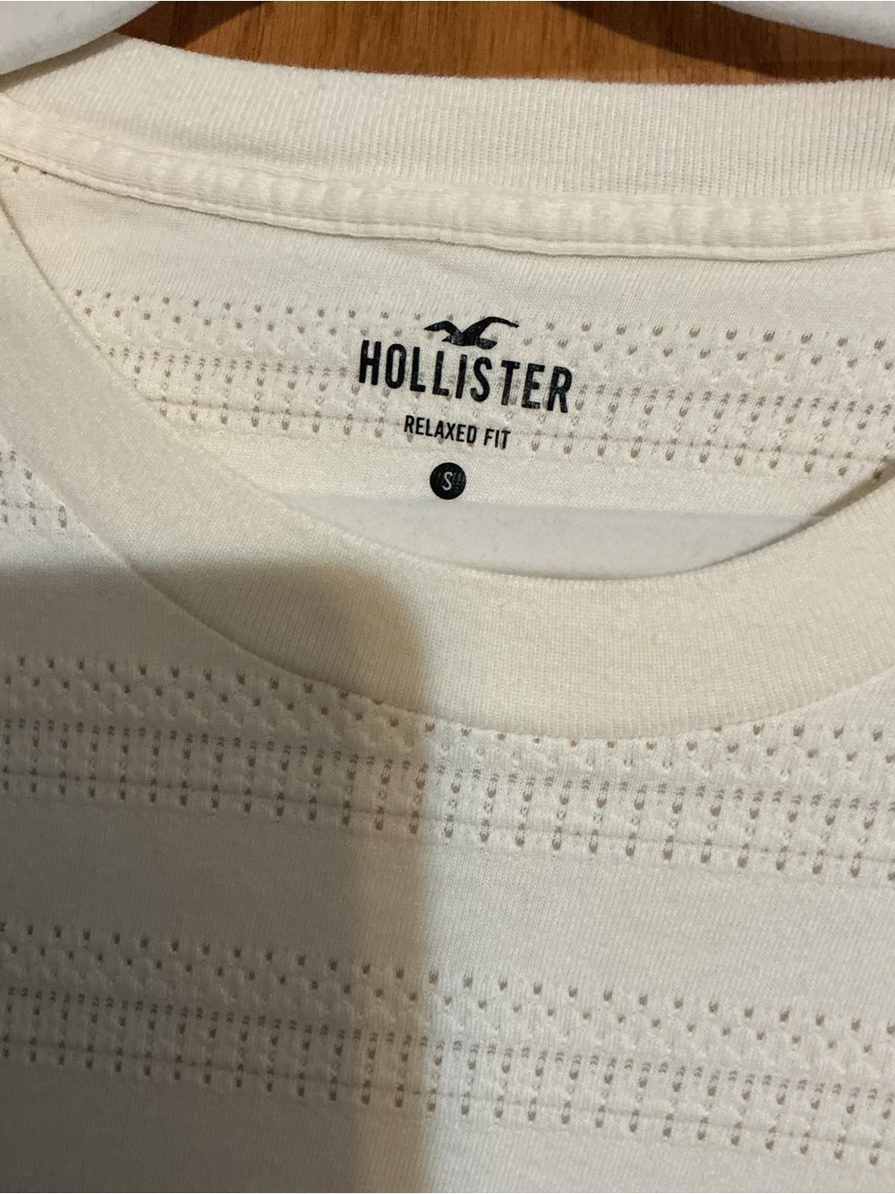 Hollister Women's Cream Textured Relaxed-Fit Short Sleeve Tee - Picture 3 of 4